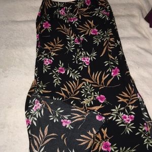 Tropical print skirt .